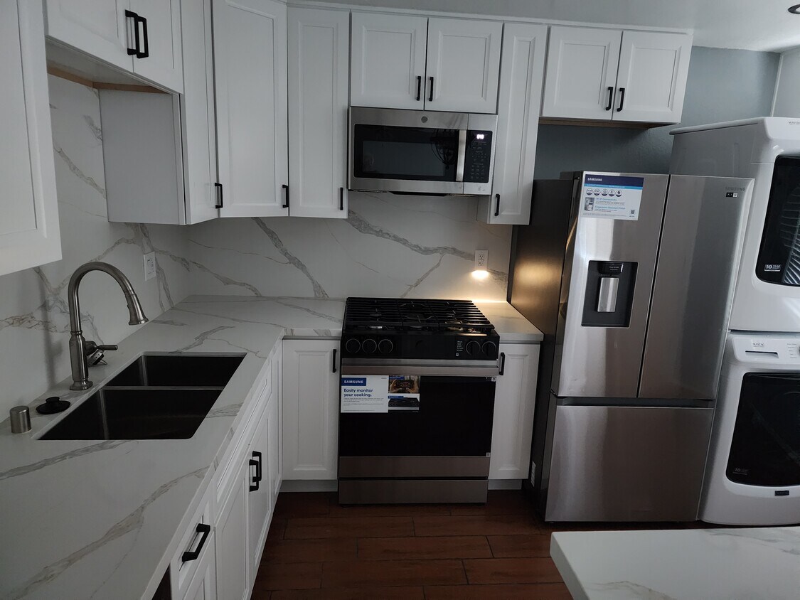 Foto principal - 3784 Keating St
