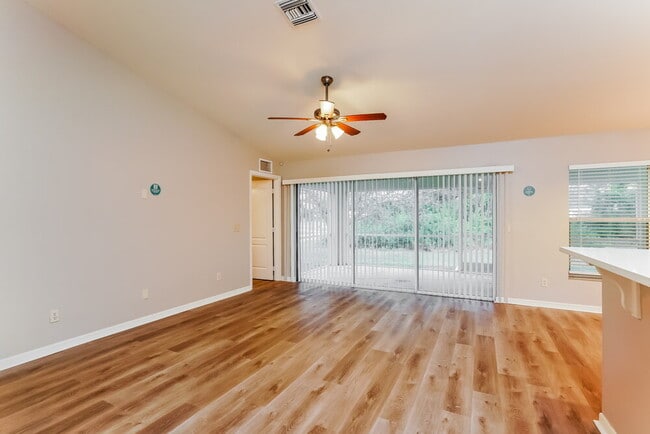 Foto del edificio - 5210 6th St W