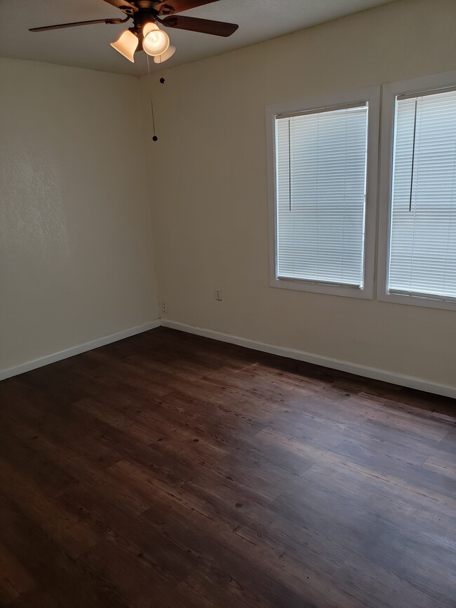 Bedroom - 410 E Verbina St