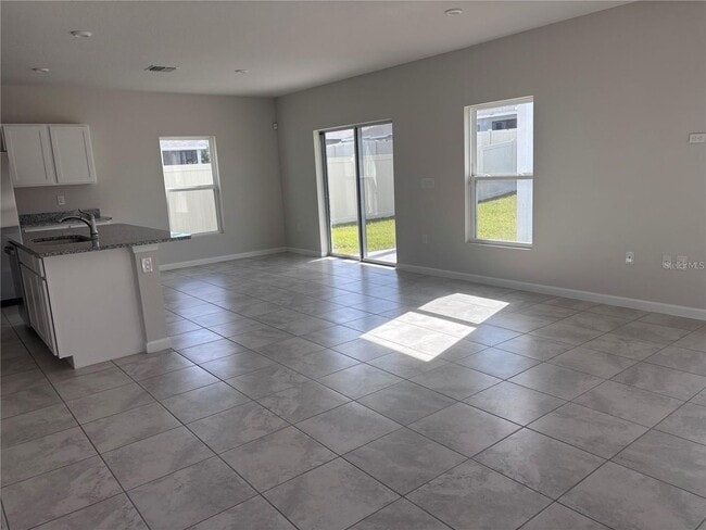 Building Photo - Haines City Home