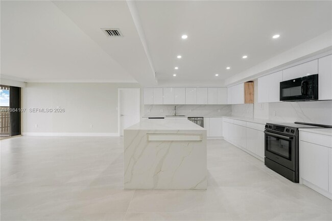 Foto del edificio - 1 Grove Isle Dr