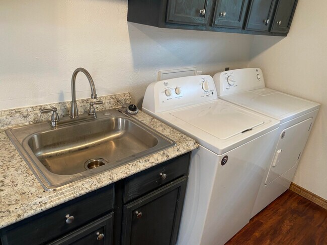 Building Photo - 1142 Luling Ave