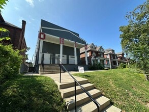 Building Photo - 153 E 12th Ave