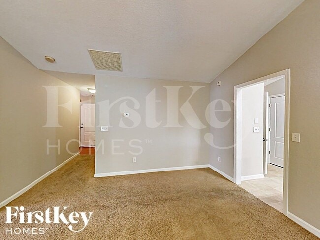 Building Photo - 355 Lakeside Point