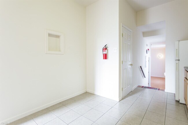 Foto del edificio - 3 br, 2 bath Triplex - 1538 N 18TH ST Unit 2
