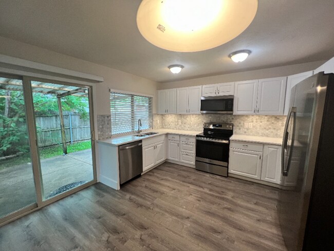 Building Photo - 1405 Meandering Way