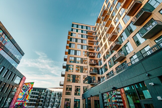 Gravity_Building B_Exterior_2_Web - Horizon West