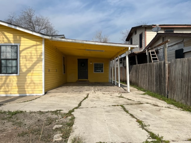 Building Photo - 3911 Spear St