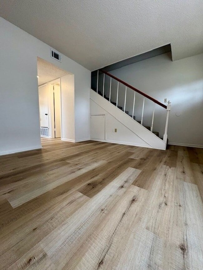 Building Photo - 5505-5507 Tennyson