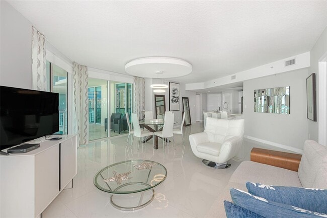 Foto del edificio - 200 Sunny Isles Blvd