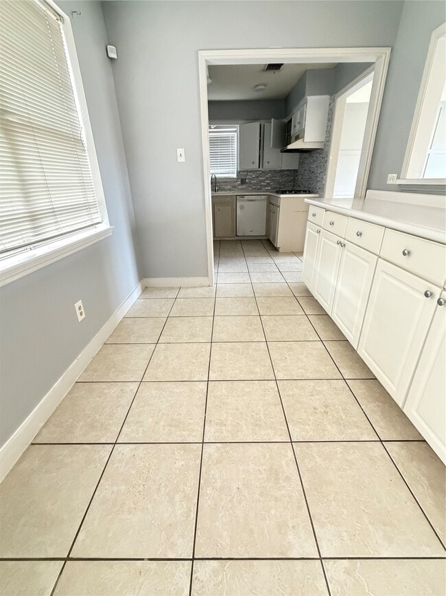 Building Photo - 13722 Burgoyne Rd