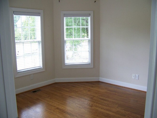 Foto del edificio - 862 Three Wood Dr