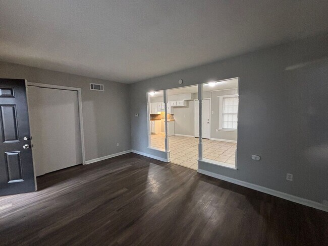 Foto del edificio - 5240 Bitter Creek Dr