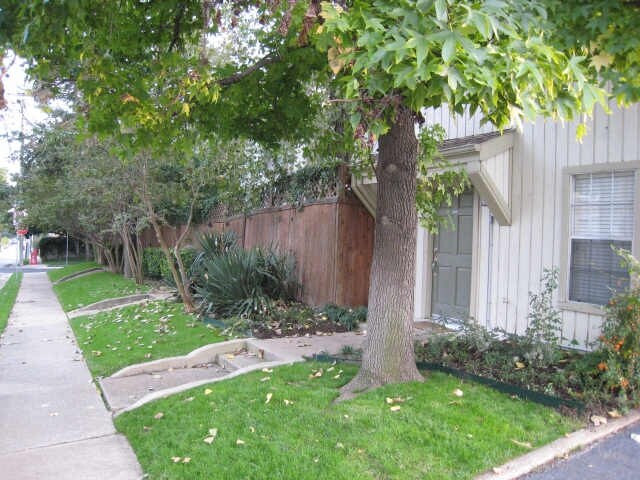  - 2815 Welborn St