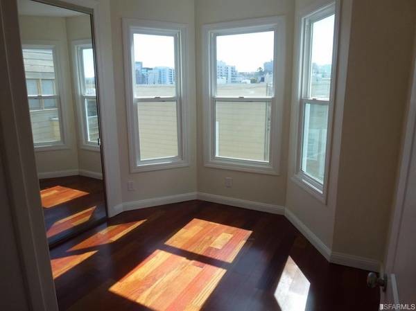 Foto del edificio - 1555 Larkin St