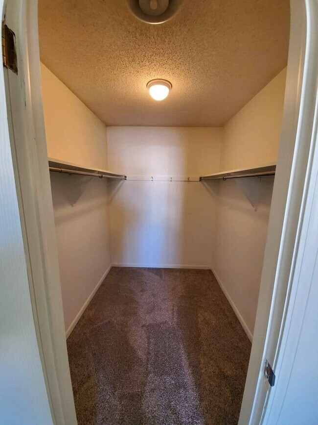 Foto del edificio - 22137 Huron River Dr