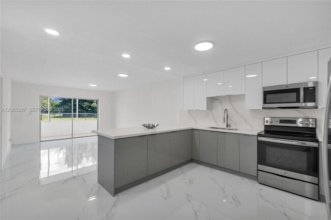Building Photo - 5100 SW 90th Ave