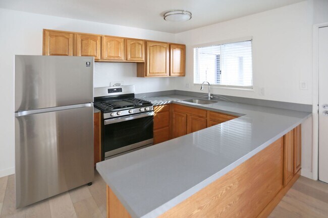 Building Photo - Contemporary, second floor 1BR/1BA in Oakl...