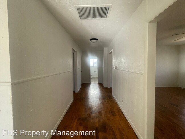 Building Photo - 4 br, 1 bath House - 819 N Forest Ave