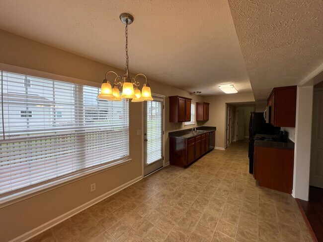 Foto del edificio - Cute 3 BR 2.5 BA Home Located in Culdesac in Evergreen Farms