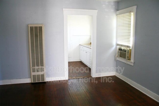 Building Photo - 721 E Vassar Ave