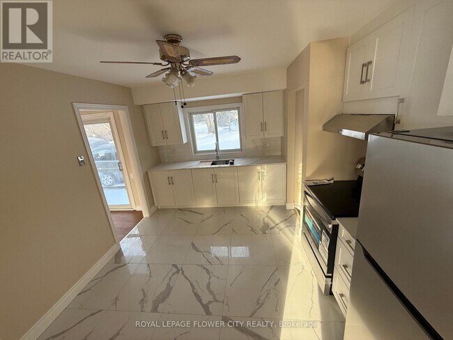 Photo du bâtiment - 10733 Sixth Line