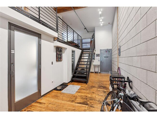 Building Photo - 801 N Washington Ave