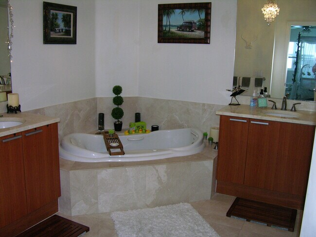 Foto del edificio - 2640 Lake Shore Dr