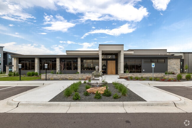 4007 N Ridge Rd - Ovation Apartments