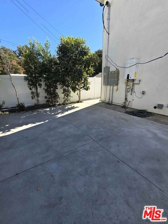 Building Photo - 14121 Califa St