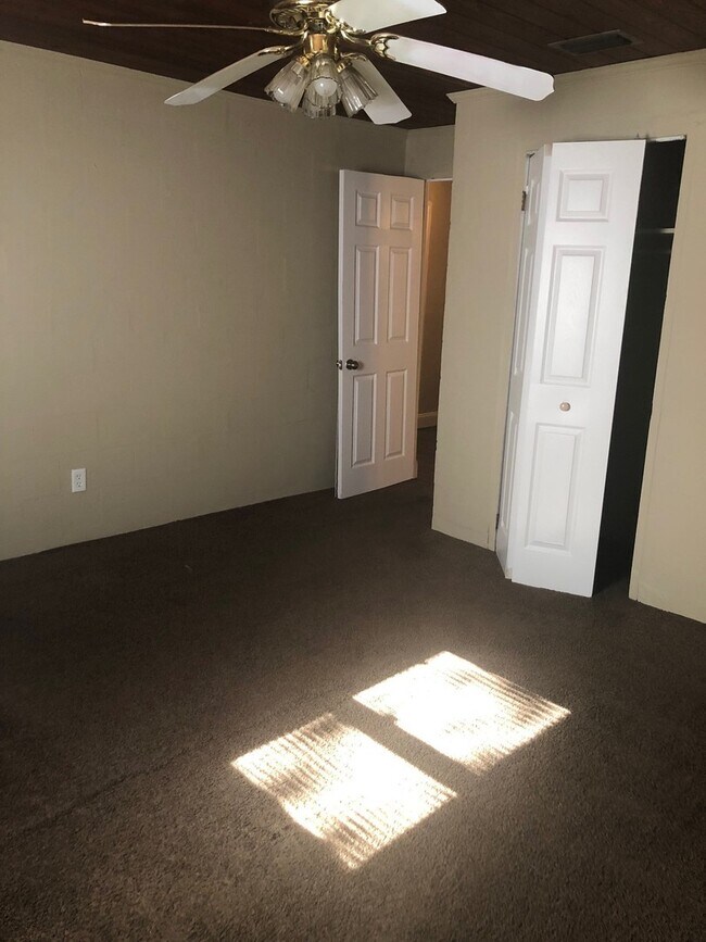 Foto del edificio - Why rent an apartment, when you can live i...