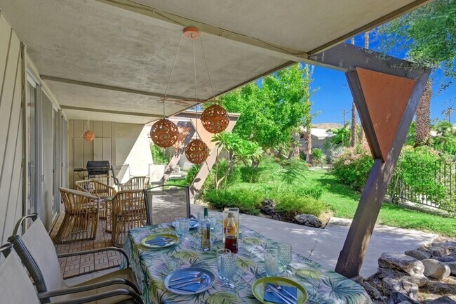 Building Photo - 243 E Twin Palms Dr