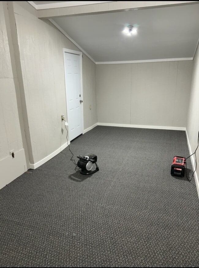 Building Photo - Eaton Road