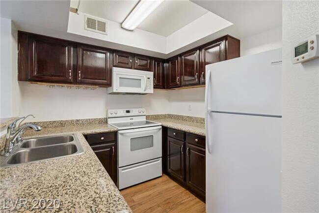 Foto del edificio - 2 Bedroom Condo