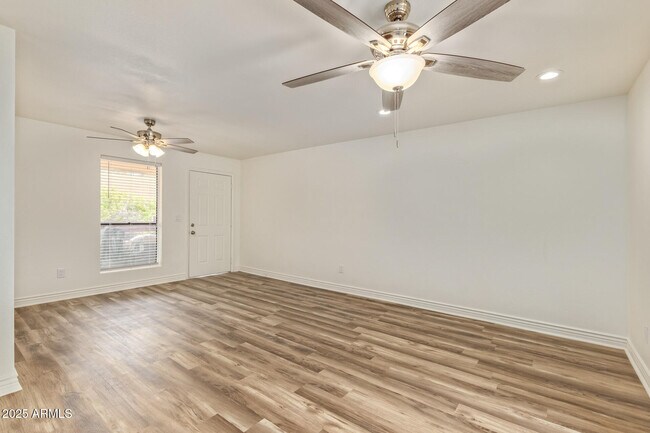 Foto del edificio - 3131 W Cochise Dr