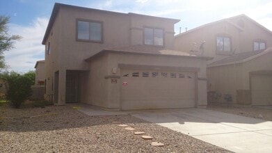 Building Photo - 3636 E Felix Blvd