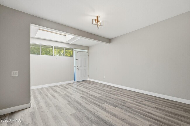 Foto del edificio - 6116 N 12th Pl