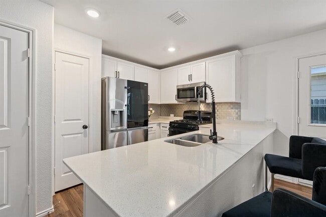 Building Photo - 7321 Woodpecker Dr