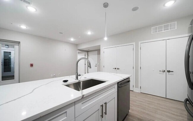 Building Photo - 649 N 35th St