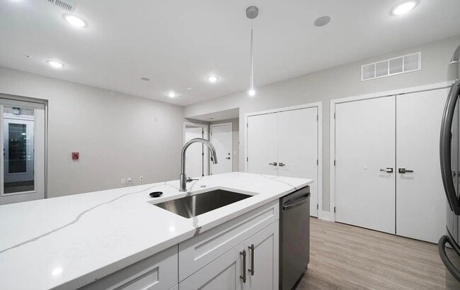 Photo - 649 N 35th St Apartment