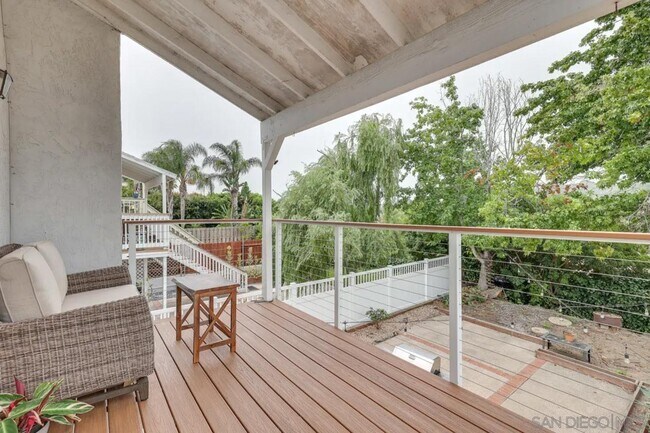 Building Photo - 833 Viva Ct