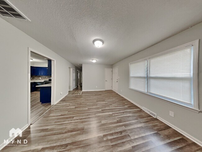 Foto del edificio - 547 Whitethorn Dr