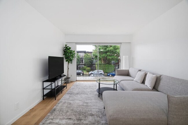 Photo du bâtiment - 229 E 13th Ave