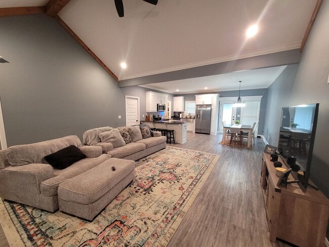 Building Photo - Elegant 4-Bedroom Home with Gourmet Kitchen, Luxurious Primary Suite & Fenced Yard in Hahira!