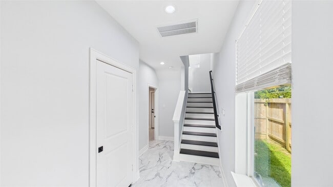 Foto del edificio - 3415 Daphne St