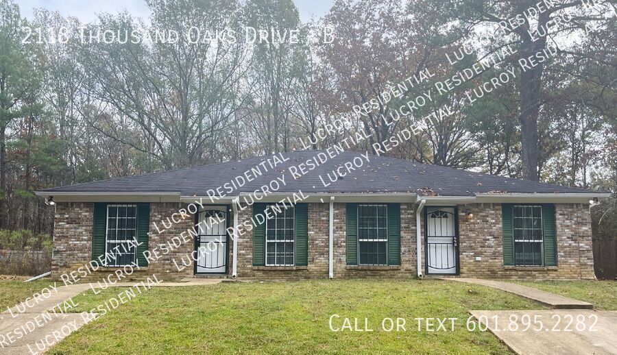 Foto principal - "Charming 3 Bed, 2 Bath Duplex in Jackson,...