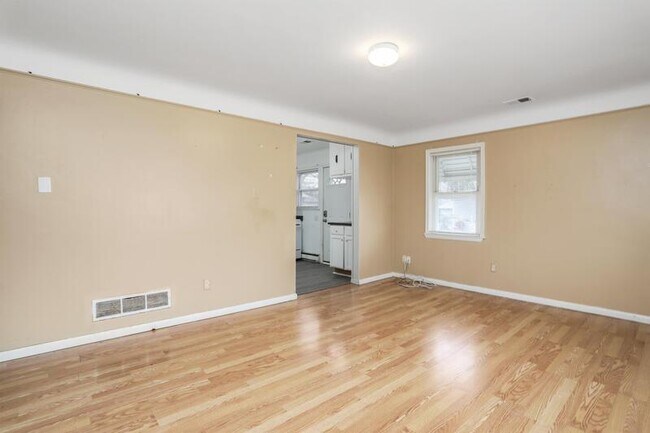 Building Photo - 22290 Eastwood Ave
