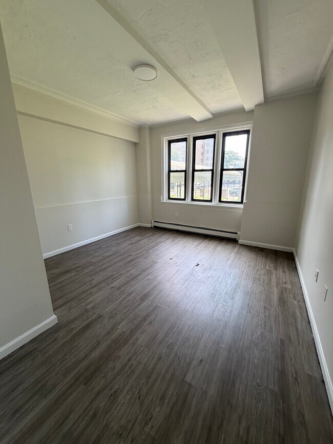 Building Photo - 150 S Harrison St