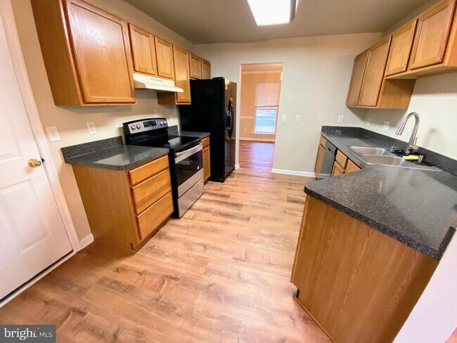 Building Photo - 6002 Bush Ct
