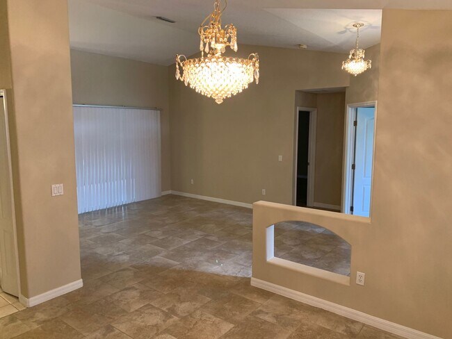 Building Photo - Beautiful 4-Bedroom, 2-Bath Home with Fenc...